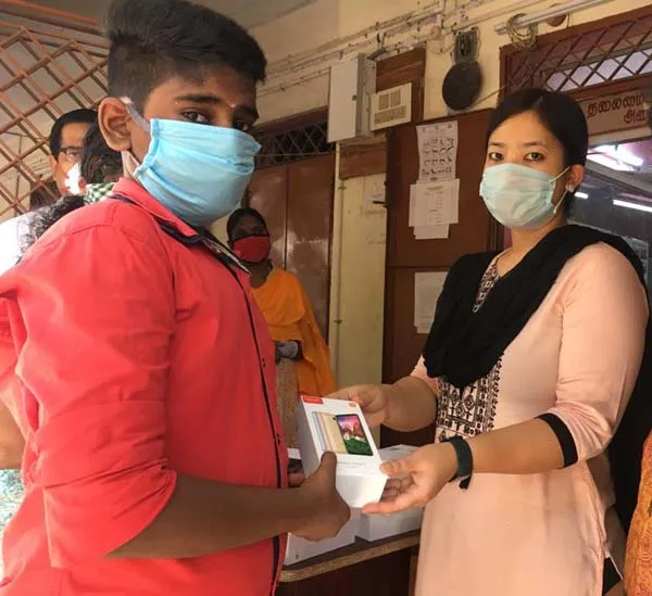 Free smart phones for school children - Corporation of Chennai